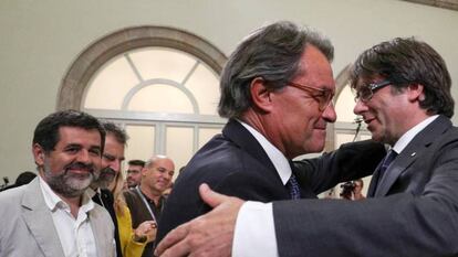 Los expresidentes de la Generalitat Artur Mas y Carles Puigdemont, en una foto tomada cuando este último era aún presidente.