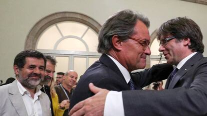 Los expresidentes de la Generalitat Artur Mas y Carles Puigdemont, en una foto tomada cuando este último era aún presidente.