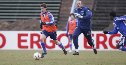 Sergio Escudero entrena con el Schalke 04.