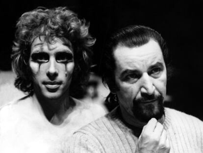 Maurice B&eacute;jart, junto al que fuera su gran amor, el bailar&iacute;n Jorge Donn, durante los ensayos del ballet Nijinsky, Clown de Dios en 1972. 