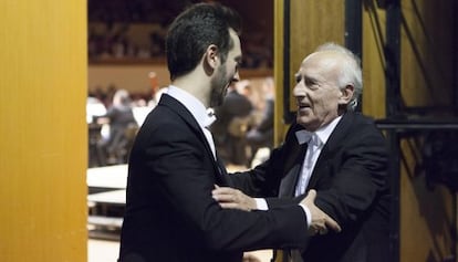 Maurizio Pollini, derecha, con su hijo Daniele en A Coru&ntilde;a.