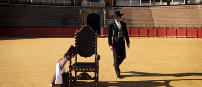 Morante de la Puebla, junto al sillón de Joselito El Gallo, en el ruedo de la Maestranza, una de las imágenes del video promocional.