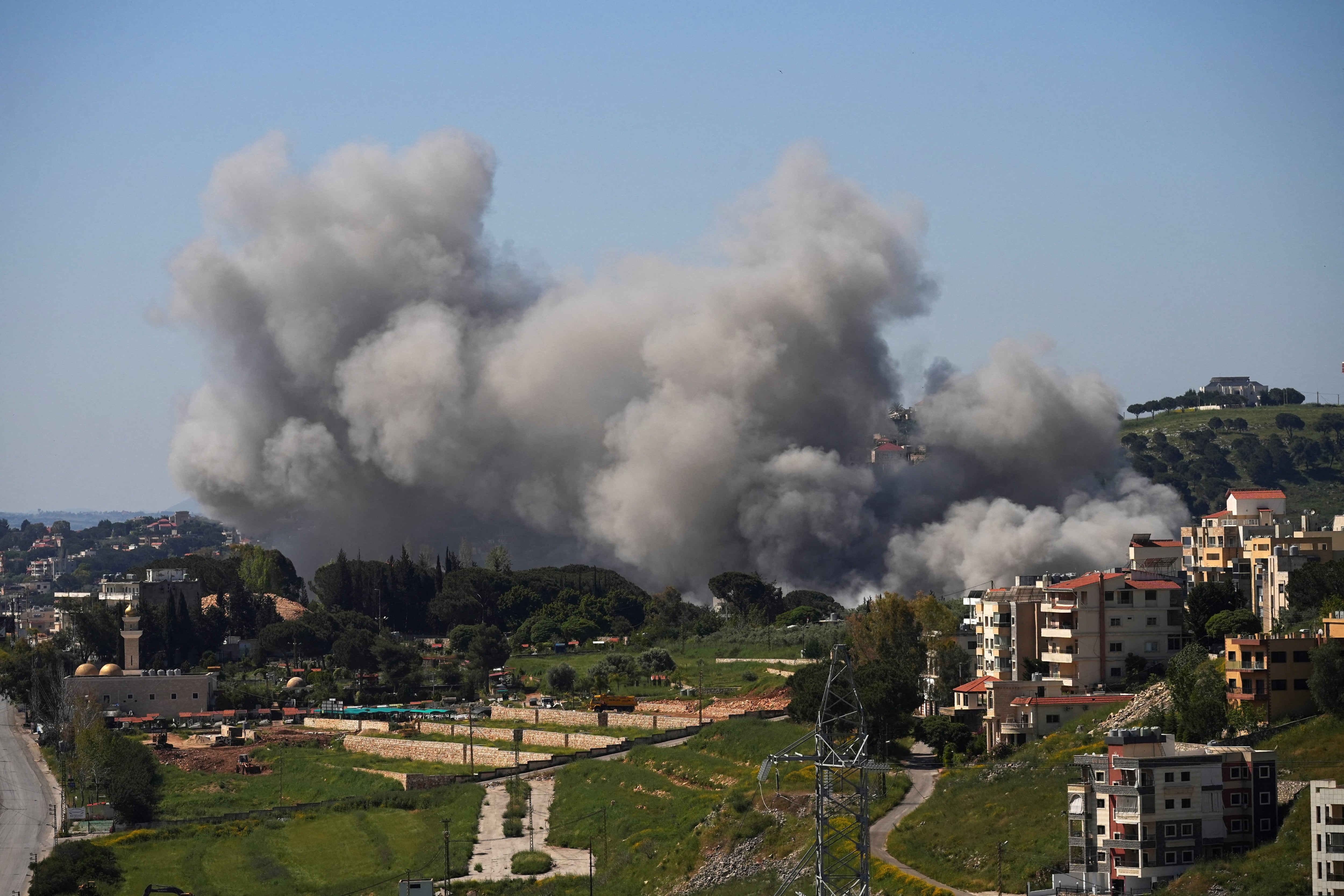Última hora de la guerra de Estados Unidos e Israel contra Irán, en directo | Israel asegura haber matado al jefe de la fuerza de élite de Hezbolá en el primer bombardeo en Beirut en un mes