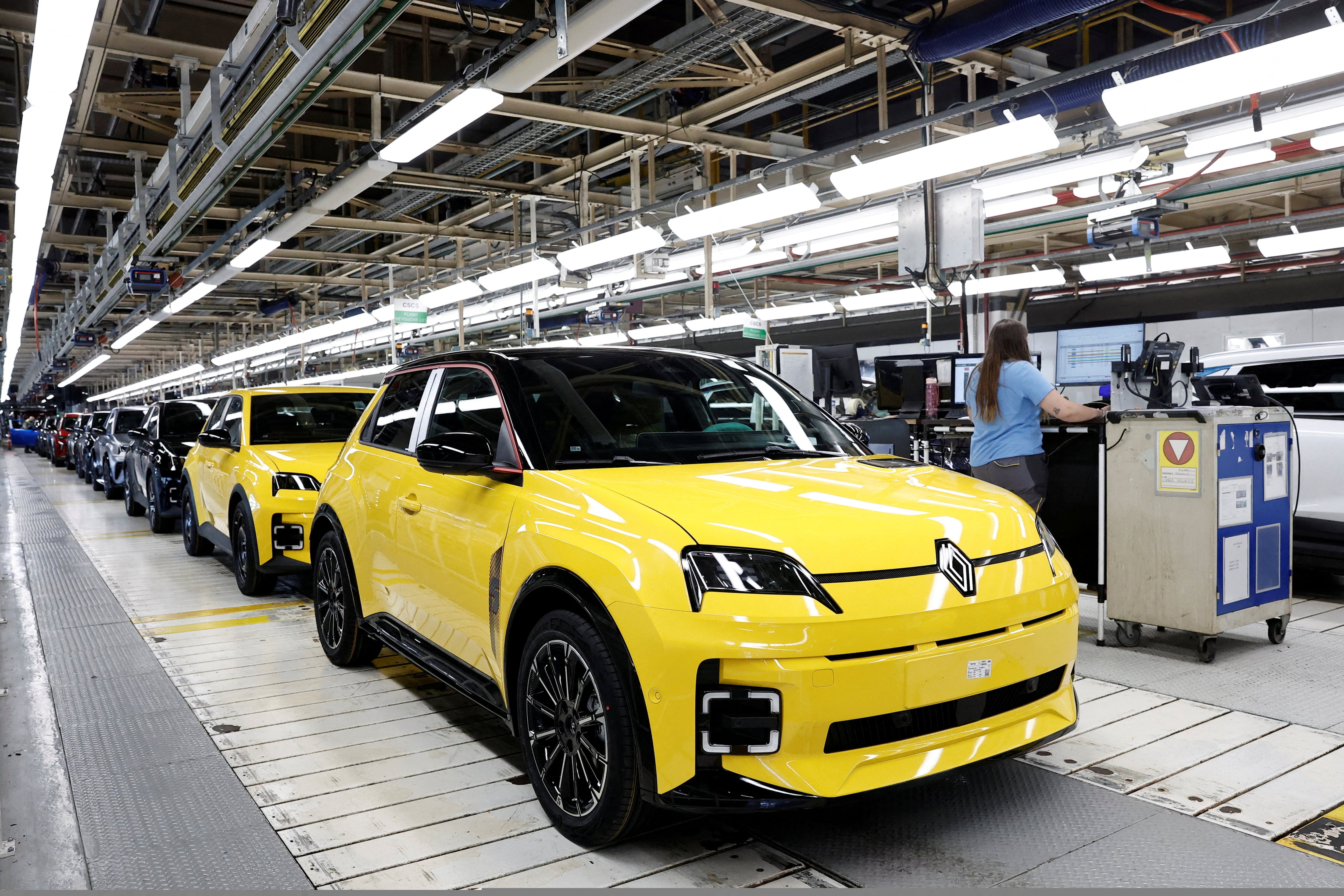 Renault surfea la tormenta del automóvil con un incremento de los beneficios del 53% hasta junio 