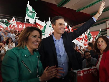 O primeiro-ministro Pedro Sánchez, com Susana Díaz (à esquerda) e a ministra da Fazenda, María Jesús Montero, em um comício eleitoral em Dos Hermanas (Sevilha).