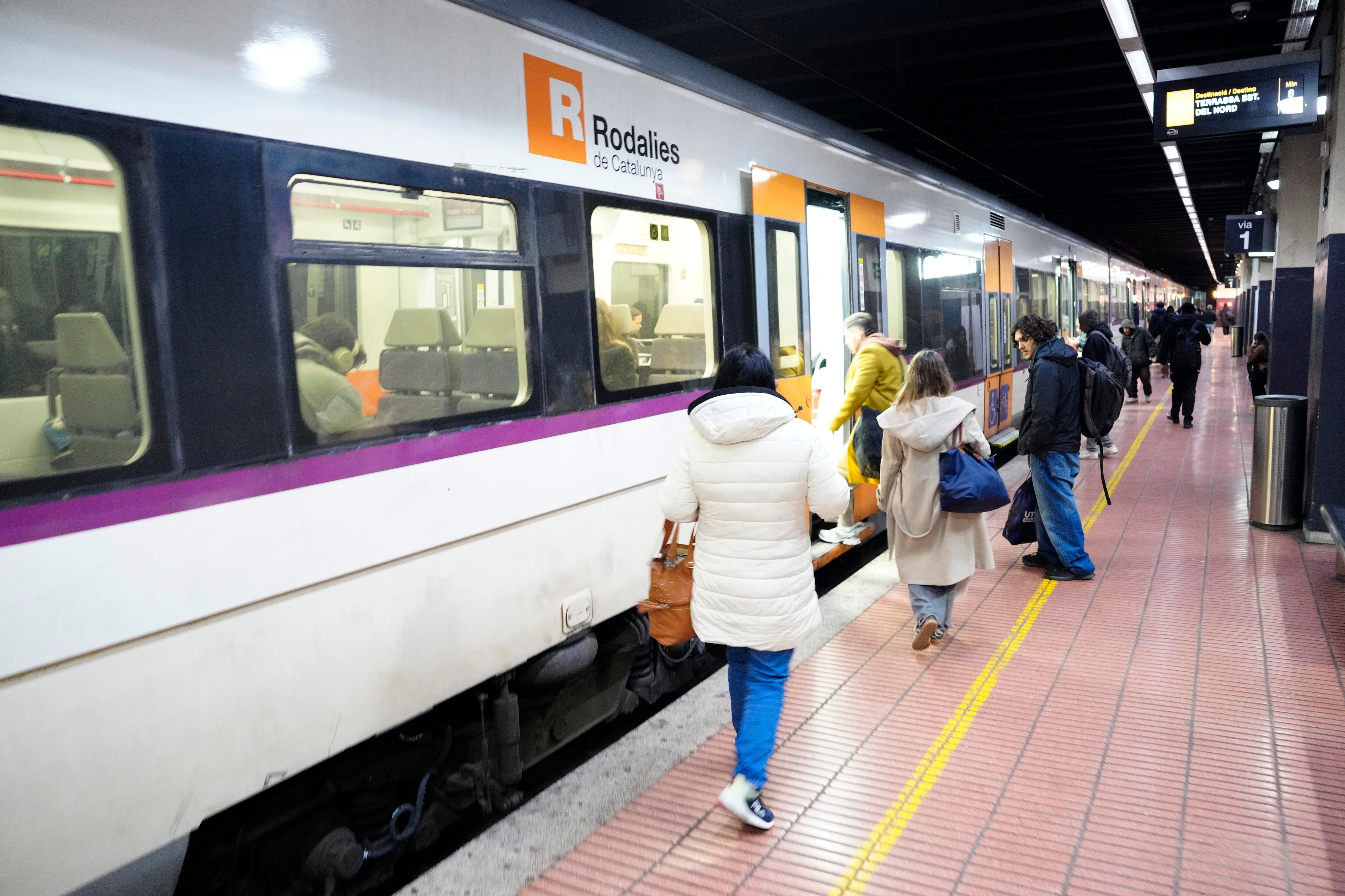 Rodalies: nuovi ritardi sui treni per limitazioni di velocità e 11 interruzioni