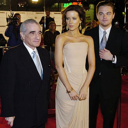 El director Martin Scorsese, junto a Kate Beckinsale y Leonardo DiCaprio, en el estreno de <i>El aviador </i><b>en Los Ángeles.</b>