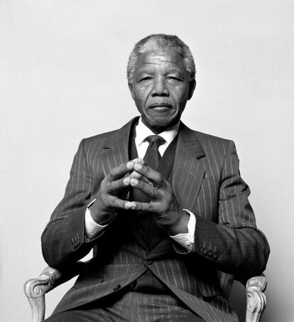 Retrato do ex-presidente sul-africano Nelson Mandela em 1990.