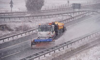 A snow plow on Autovía de la Meseta in the Cantabria region.