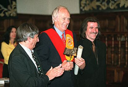 George Martin, entre Manuel Gala y Luis Cobos.