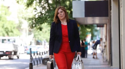 La presidenta de la Comisi&oacute;n Gestora del PSdeG, Pilar Cancela, llega a la sede del PSOE en Madrid.