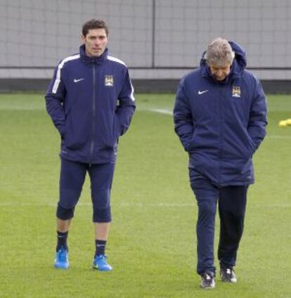 Mancisidor junto a Pellegrini, en un entrenamiento del City. 