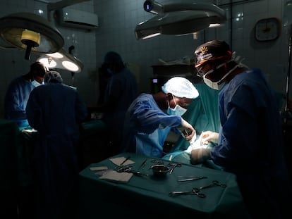 Cirugía en un hospital de Benín.