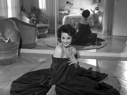 Madrid 01/03/1958.- Reportaje fotográfico a la actriz española Carmen Sevilla en su domicilio madrileño. EFE/yv
