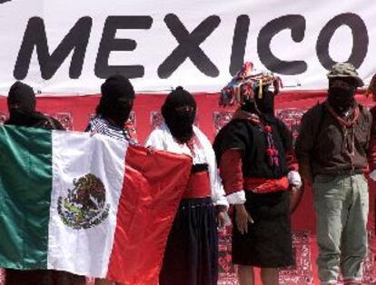 Dirigentes zapatistas, en la capital mexicana durante la gira para reivindicar los derechos indígenas, en marzo.