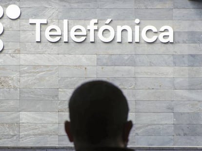 Los sindicatos de Telefónica España barajan pedir una subida del 10% por el IPC