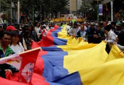 Manifestantes participan en las marchas del Da Internacional del Trabajo en Bogot (Colombia). EFE/Archivo