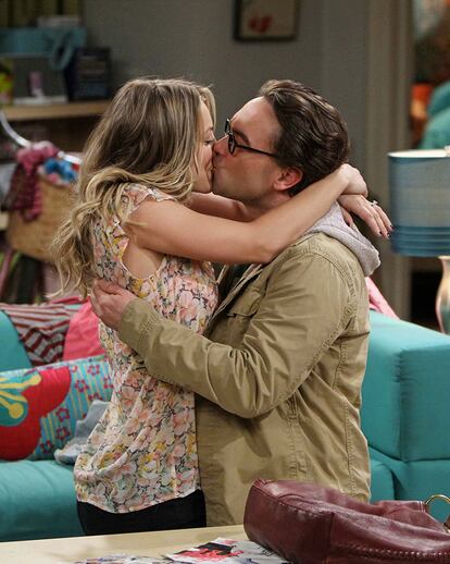 Una escena de 'The big bang theory', donde los personajes también se las apañan para tener vida sexual mientras comparten piso.