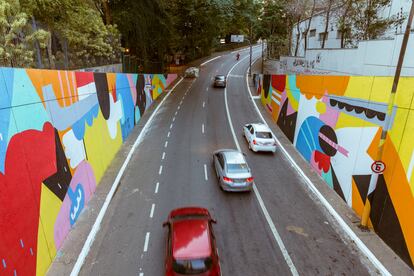 A entrada de um túnel, pintada por Loro Verz.