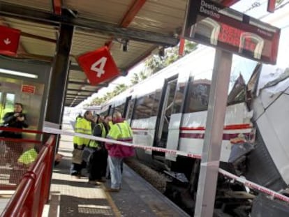 The driver of a train that crashed into the buffer at Matar&oacute; station (Barcelona) has been taken to hospital with serious injuries. 