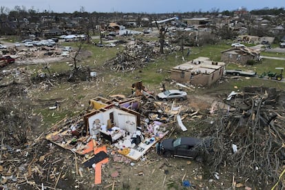 Debris scattered over homes damaged by tornados in Mississippi