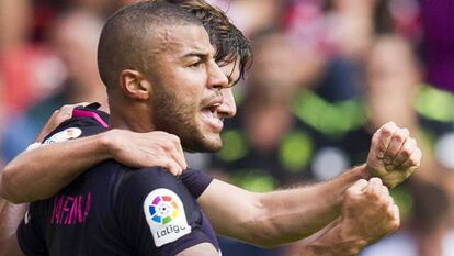 Rafinha festeja su tanto al Sporting, en el último duelo liguero.