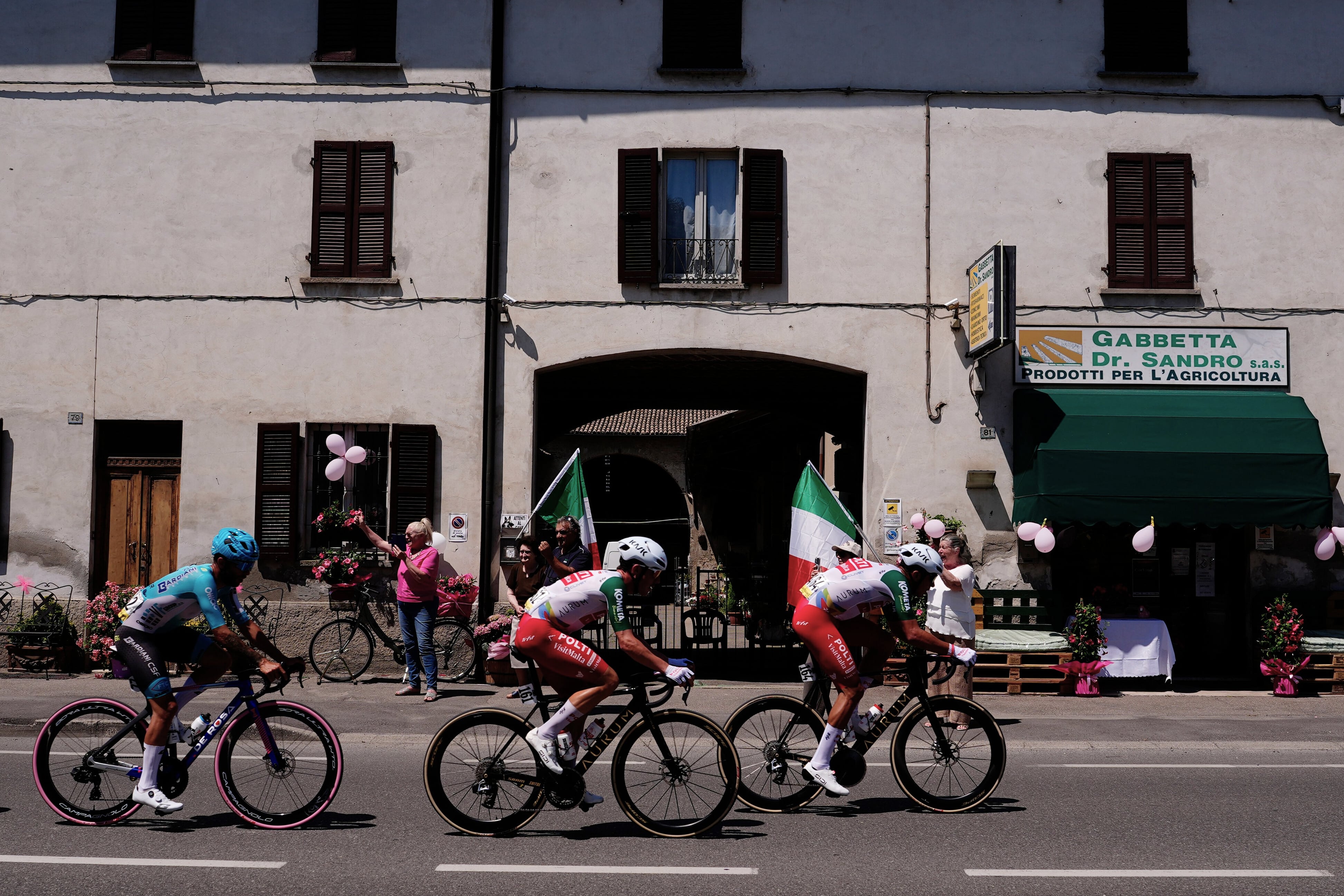 Milagro en Milán: el noruego Dversnes gana en fuga la etapa más llana del Giro de Italia