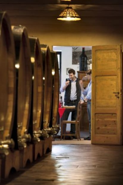 Interior de las bodegas Cavallotto, en el pueblo de Castiglione Falletto, en el Piamonte (Italia).