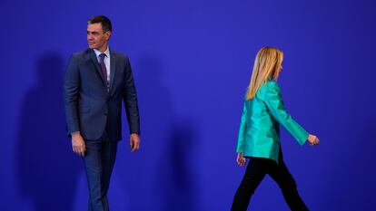 El presidente del Gobierno, Pedro Sánchez, y la primera ministra italiana, Giorgia Meloni, en la cumbre de líderes europeos en Granada, en octubre de 2023.