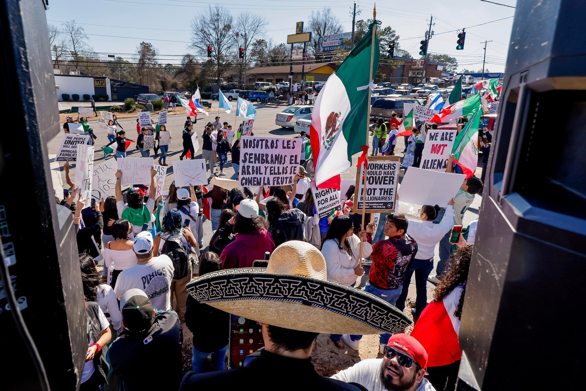 Los latinos protestan en las calles de Estados Unidos en contra de las ...