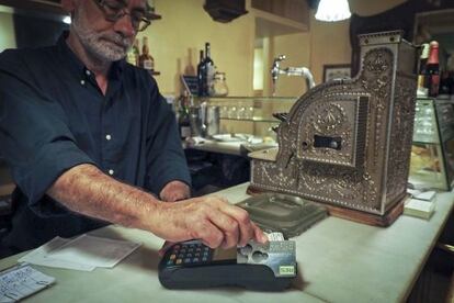 El restaurante Le Bistrot, en Girona, permite el pago con moneda social.