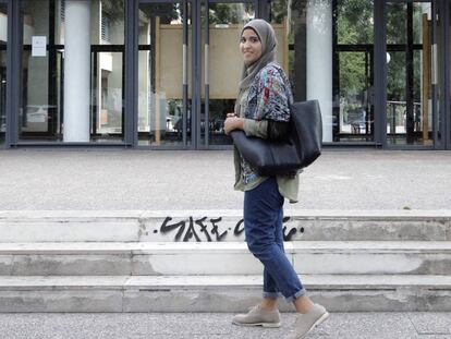 Takwa Rejeb ha podido volver con su hiyab al instituto de Valencia que le imped&iacute;a ir a clase por llevar pa&ntilde;uelo.