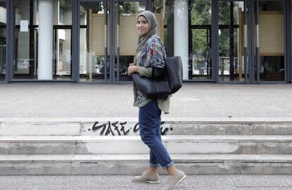 Takwa Rejeb ha podido volver con su hiyab al instituto de Valencia que le impedía ir a clase por llevar pañuelo.