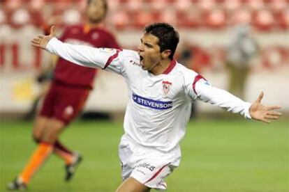 Saviola celebra su gol