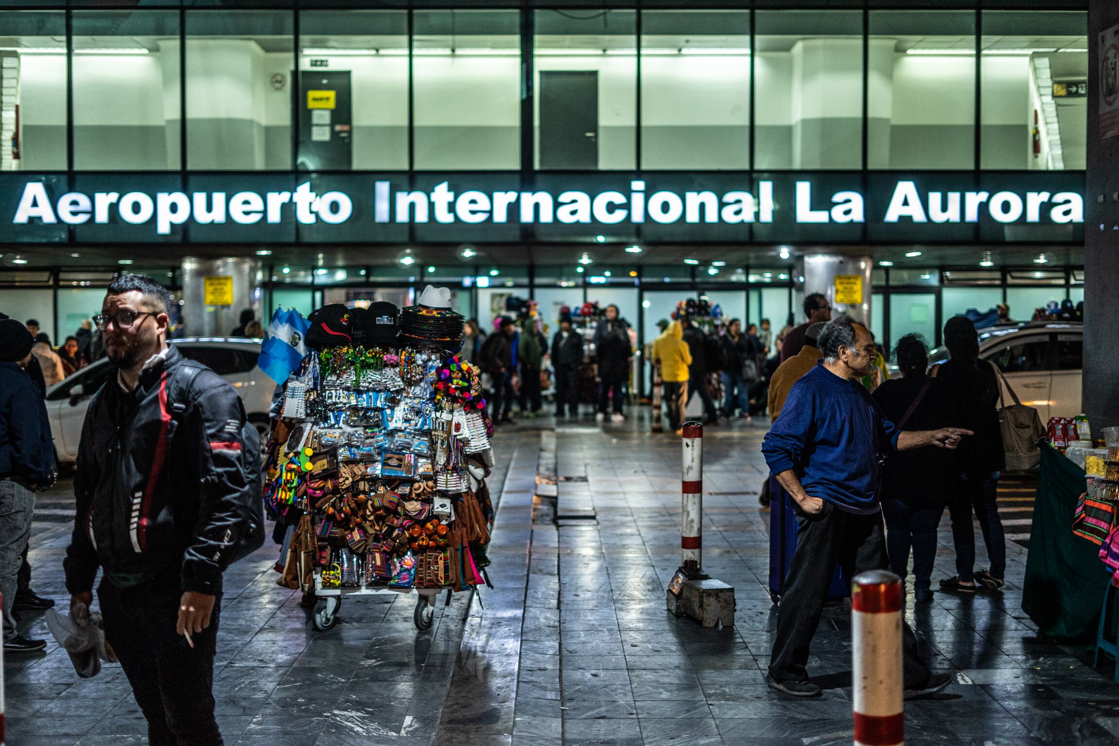 Aeropuerto internacional de La Aurora de la Ciudad de Guatemala, de donde salen los migrantes temporales con visa laboral.