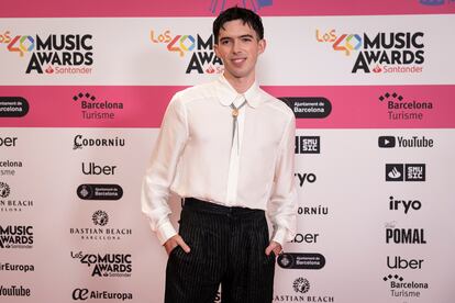 Pablo Lluc en la alfombra roja de la cena de nominados de Los 40 Music Awards celebrada en el museo marítimo.