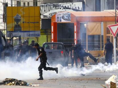 Disturbios en Ettadhamen (T&uacute;nes), este martes.