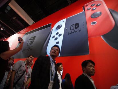 Nintendo lanzaría una Switch más pequeña y barata este verano