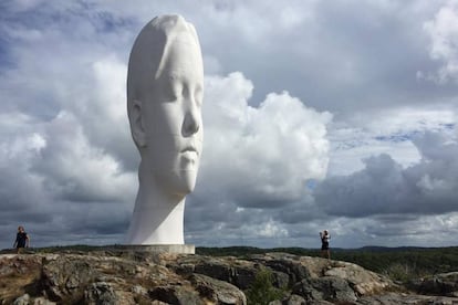 En una plataforma rocosa se diseminan esculturas como la ya famosa cabeza distorsionada de fibra de vidrio con polvo de mármol de Jaume Plensa titulada Anna (en la foto). De unos 14 metros de altura, la figura transmite serenidad con sus ojos cerrados y su forma oblonga, como si meditara. Para visitar este parque de esculturas cercano a Gotemburgo, impulsado por el comisario de arte Peter Lennby, hay que viajar hasta la isla de Tjörn. Este año abrirá desde el 28 de mayo hasta el 3 de septiembre, con obras de Alice Aycock, Tony Cragg, Bettina Pousttchi, Leo Pettersson o William Tucker. Conviene llevar calzado cómodo. Los perros son bienvenidos y resulta apetecible hacer un pícnic. www.pilane.org