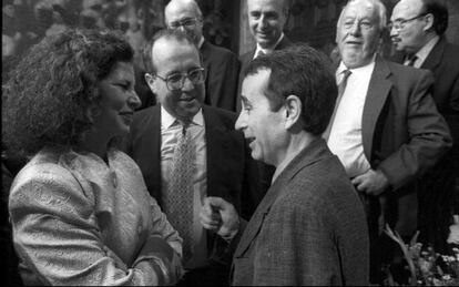 Ovidi Montllor amb la ministra de Cultura Carmen Alborch, el 1994.