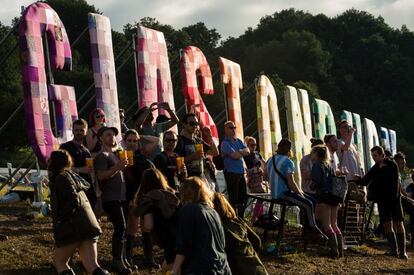 Vista de las letras que decoran la colina donde se celebra el Festival de Música de Glastonbury (Reino Unido), el 22 de junio de 2016.