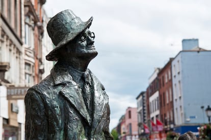La estatua de James Joyce en Earl Street de Dublín.