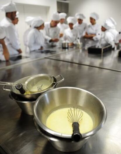 Estudiantes en un aula del Basque Culinary Center.