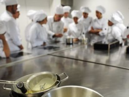 Estudiantes en un aula del Basque Culinary Center.