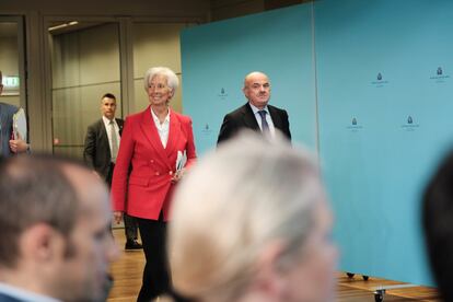 La presidenta del Banco Central Europeo, Christine Lagarde, y el vicepresidente del BCE, Luis de Guindos, este jueves en Fráncfort (Alemania).