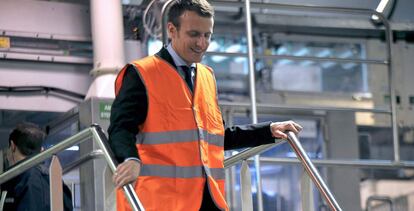 El ministro franc&eacute;s de Econom&iacute;a e Industria, Emmanuel Macron, visita este mi&eacute;rcoles una planta de producci&oacute;n.