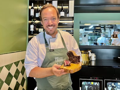 El chef Rodrigo Castelo, en la sala de Taberna O´Balcao, en Santarem (Portugal).