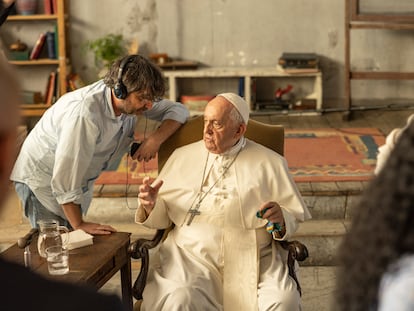 Jordi Évole con el papa Francisco durante la grabación del documental 'Amen. Francisco Responde'.