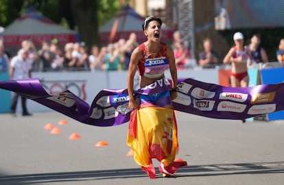 María Pérez, tras batir el récord del mundo de 35 km marcha, este domingo en Podebrady (República Checa).