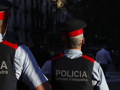 Dos 'mossos', en una imagen de archivo.
